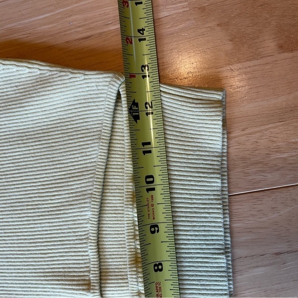 𝅺aritzia Bundle of 3 Crop Tops EUC - Picture 7 of 15